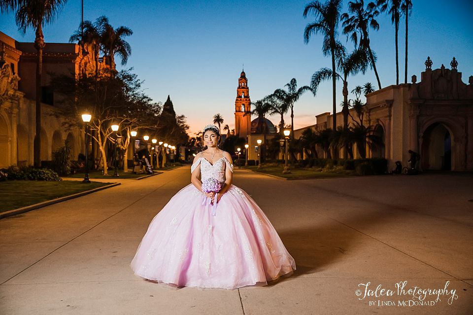 quinceanera picture poses at Balboa Park San Diego